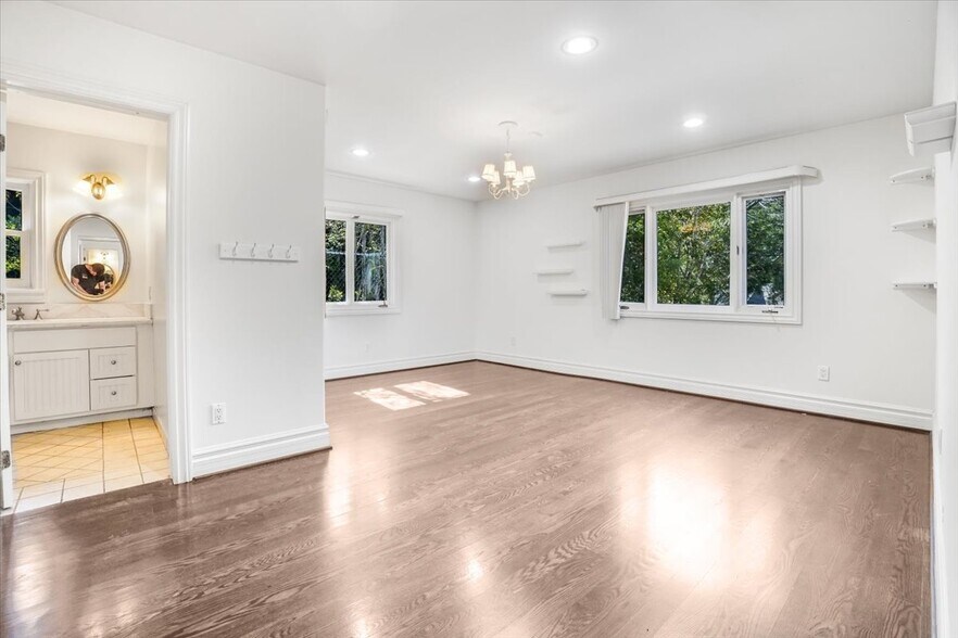Building Photo - 114 S Layton Dr