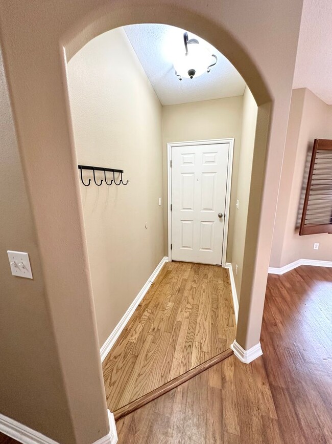 Building Photo - Great Spring Hill Estates Home!