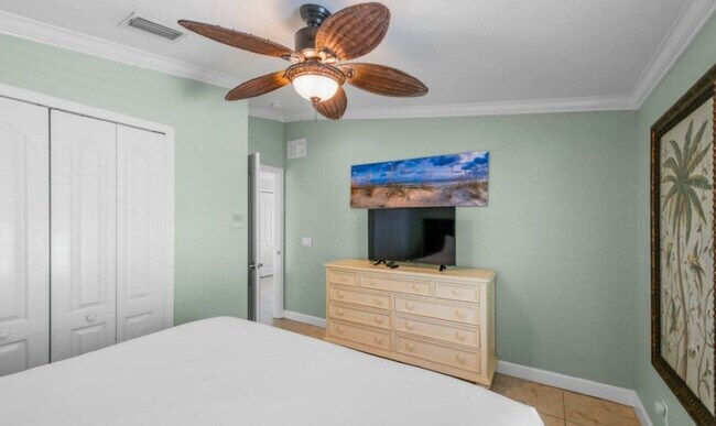 Building Photo - 100 7th St S