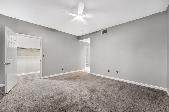 Building Photo - Light-Filled Dual-Suite Condo with Soaring Ceilings, Fireplace & Private Balcony in Amenity-Rich ...