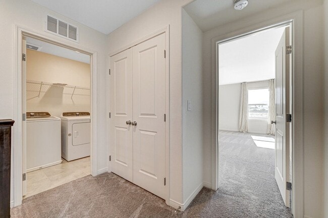 Building Photo - AMAZING 2 Story, 5 Bedroom Home in Gated community!