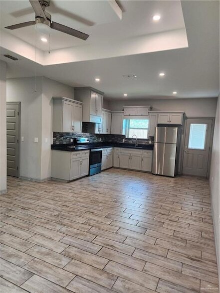 Building Photo - 5804 Nightingale Ave