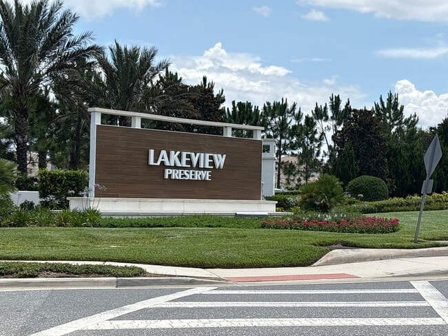 Building Photo - Stunning 6-Bedroom Pool Home in Desirable ...