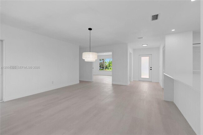 Building Photo - 9125 SE Karin St