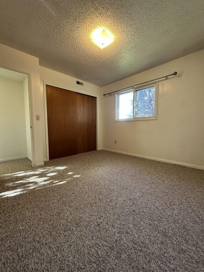 Building Photo - 2 bedroom in Billings MT 59102