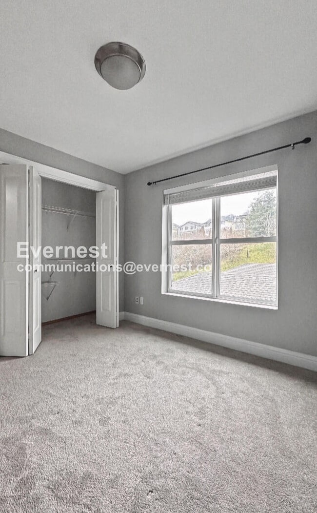 Building Photo - 1698 25th Pl NE