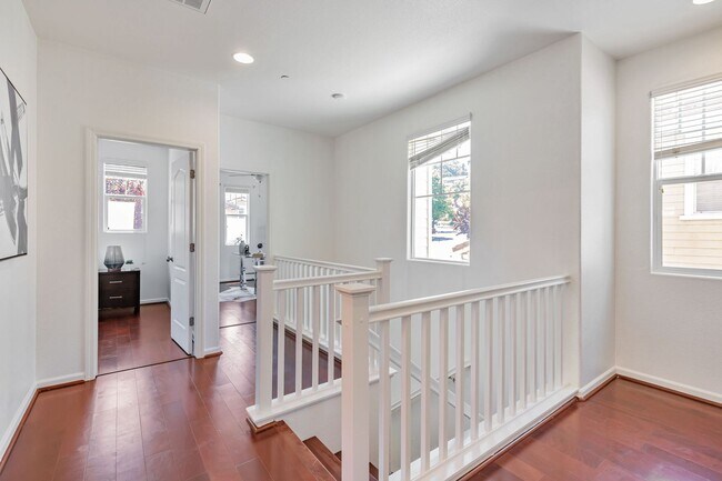 Building Photo - $4595 - Modern and Comfortable 4 Br/3 Ba home in the quiet Foothills of West Gilroy