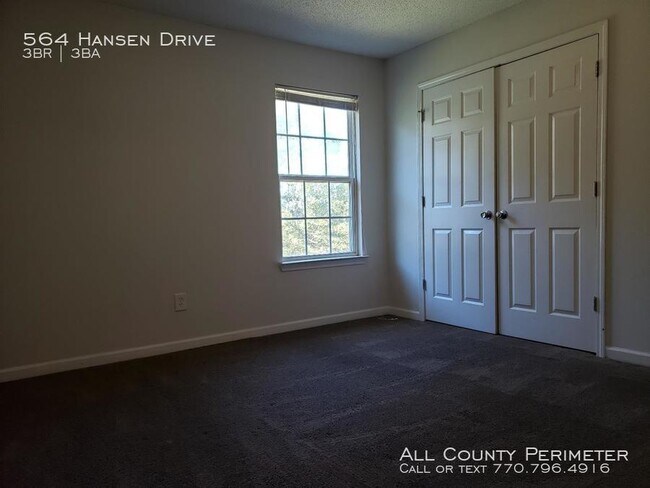 Building Photo - 3 Bedroom 3 Bath in a GREAT community