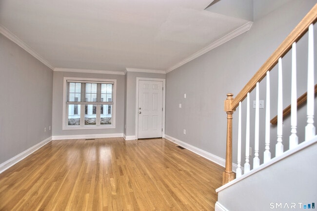 Building Photo - 39 Maple Tree Ave