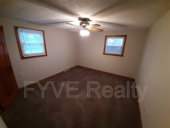 Building Photo - 1222 E 340th St