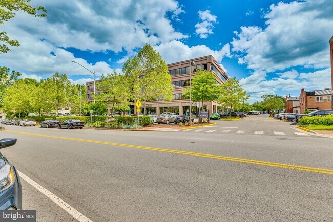 Building Photo - 6800 Fleetwood Rd