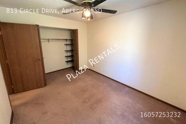 Building Photo - 307 11th Ave NW