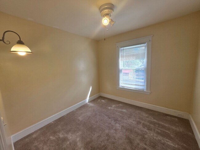 Building Photo - 35 Manitou Ave