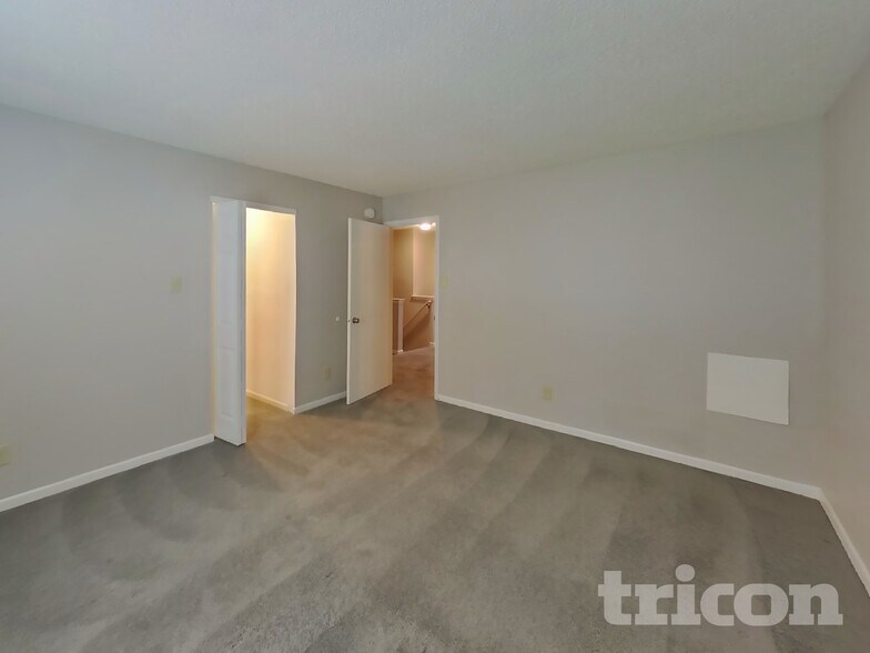 Building Photo - 121 Winterwood Dr