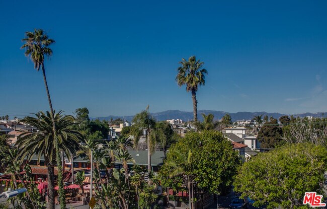 Building Photo - 3111 Vía Dolce