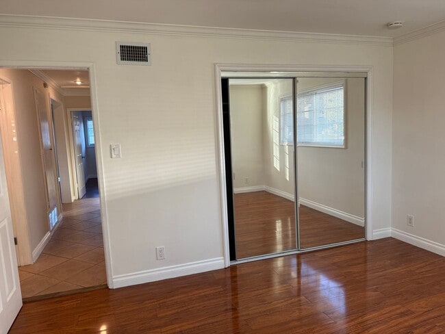 Building Photo - Open Thursday 12/11 3-4pm Private HOME 3bed/2 bath + POOL in Woodland Hills!