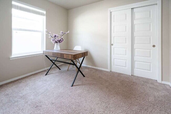 Building Photo - 74 W Havasu Falls St