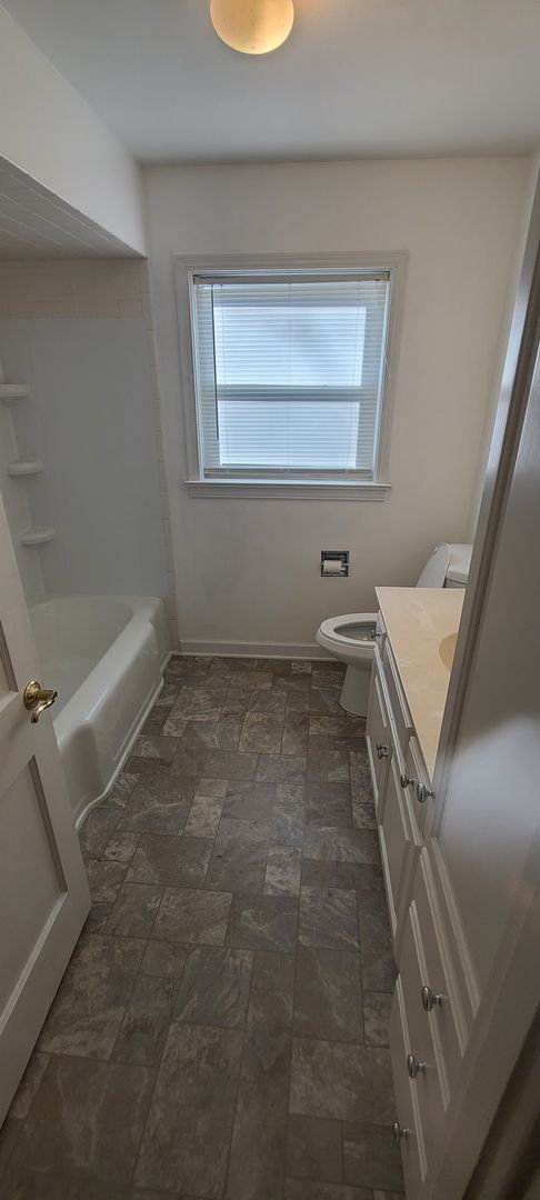 Building Photo - Lewisville Gem!