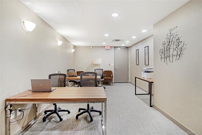 Building Photo - 10 City Pl