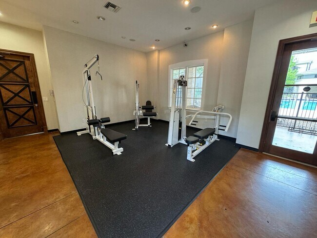 Building Photo - 2320 Gracy Farms Ln