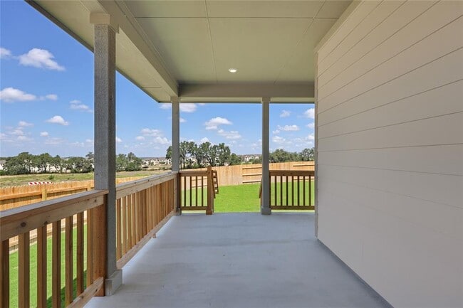 Building Photo - 261 Crater Lk Dr