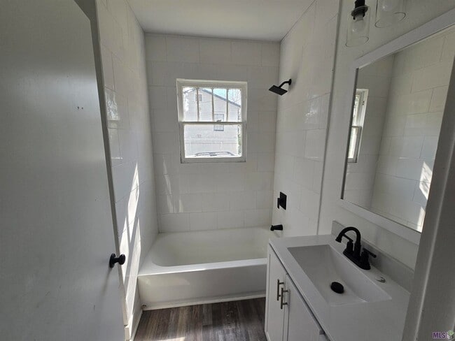 Building Photo - 2920 Sherwood St