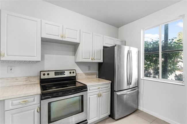 Building Photo - 17331 NW 7th Ave