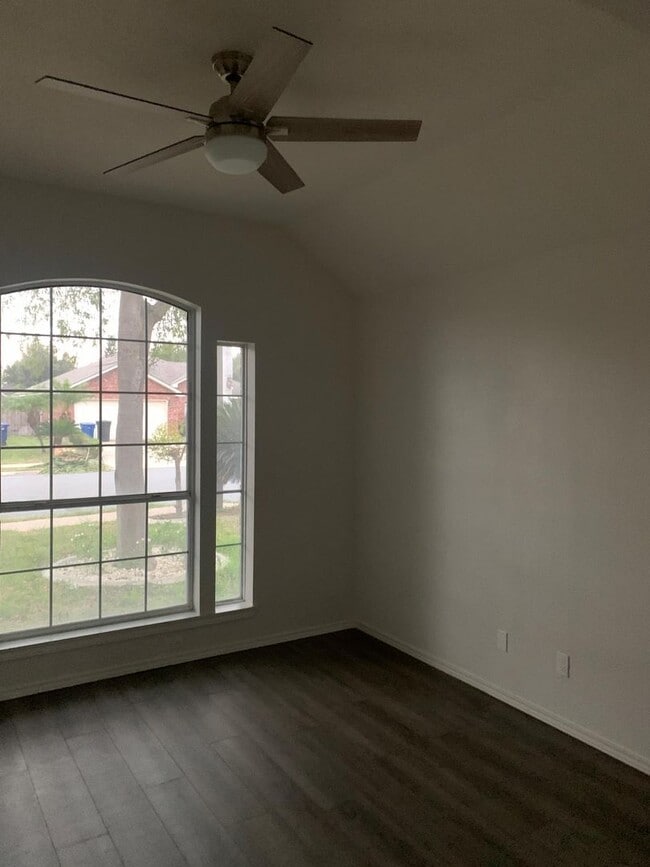 Building Photo - Cozy McAllen Home with Big Yard