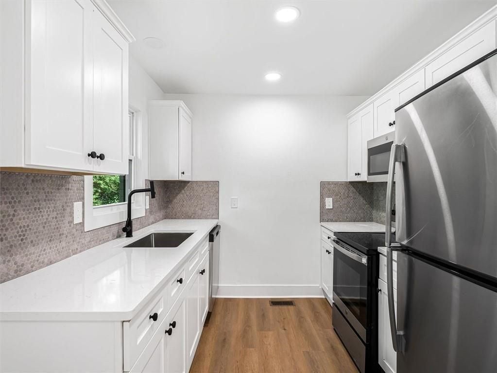 Building Photo - 454 Oak Dr SE