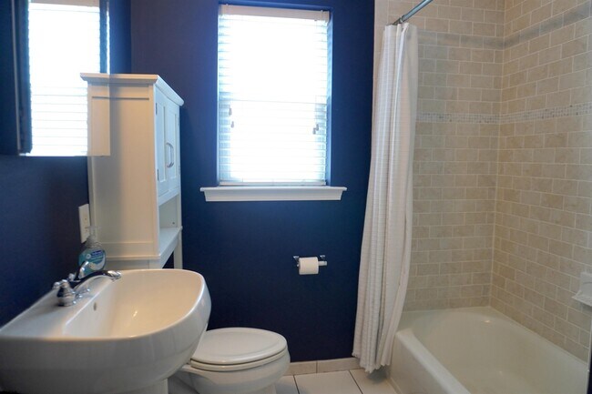 Building Photo - 9211 Atlantic Ave