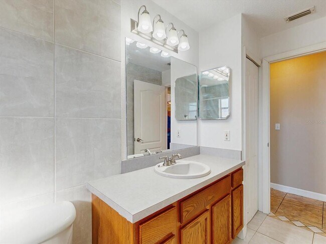 Building Photo - 978 Alsace Dr