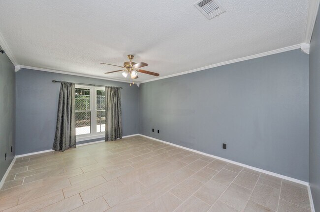 Building Photo - Completely Renovated Home in Niceville!
