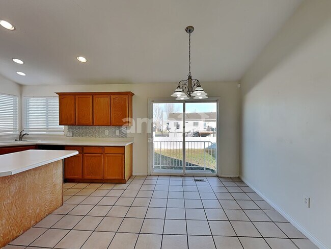 Building Photo - 2602 W 4050 S