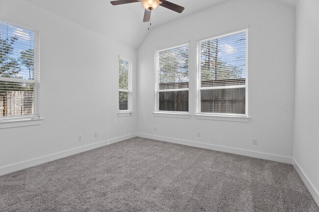 Building Photo - 120 Red Cascade Trl