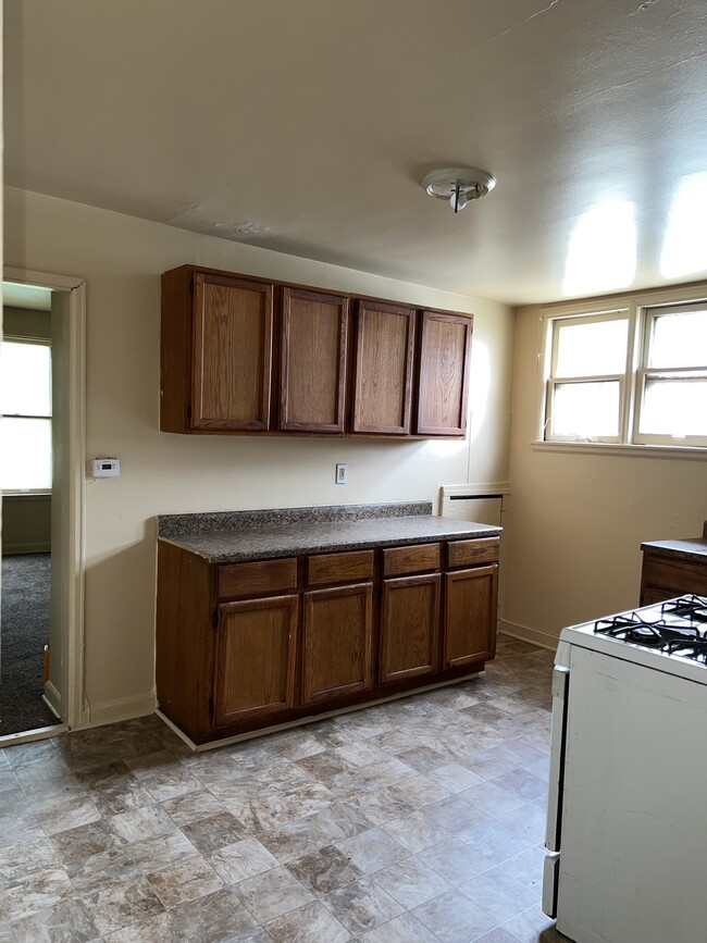 Primary Photo - 1037 W Wright St