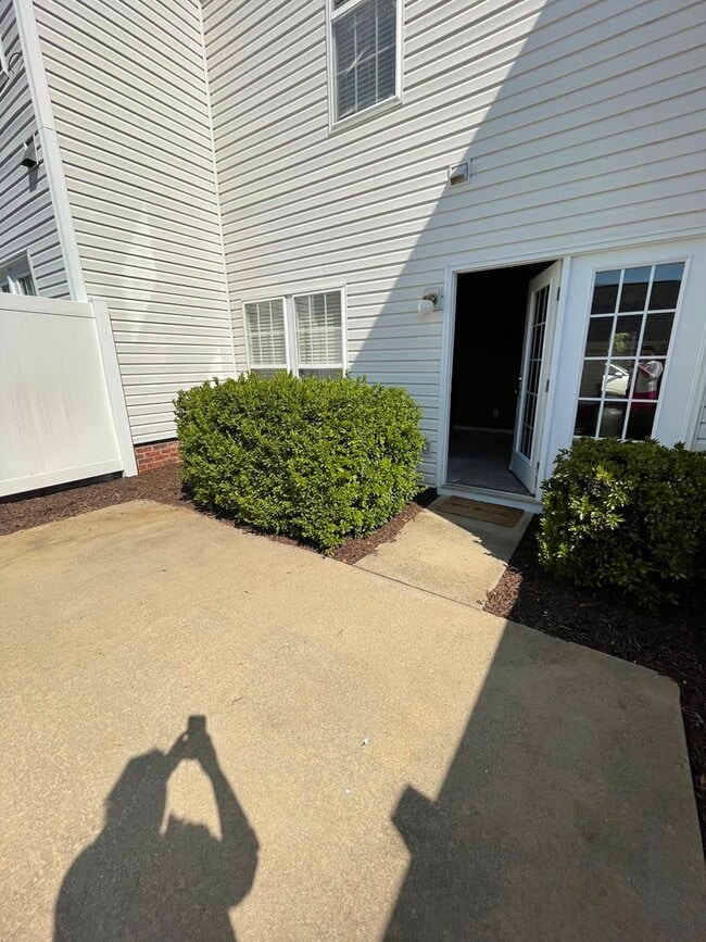 Building Photo - Hadley Commons 2 Bedroom 2.5 Bath Townhome