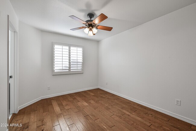 Building Photo - 3222 E Wickieup Ln