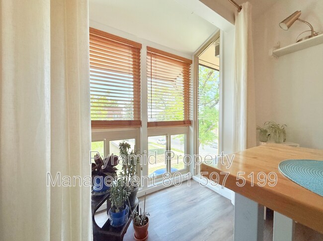 Building Photo - 251 S 700 E