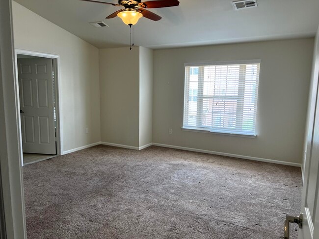 Building Photo - 39656 Rockcrest Ln