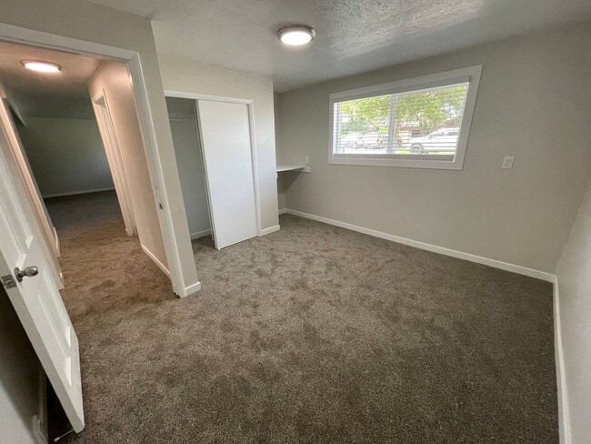 Building Photo - Beautiful 4 Bed 2 Bath House in Taylorsville!