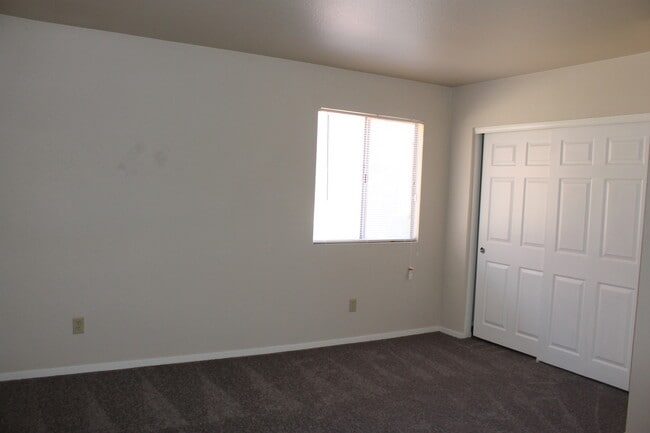 Building Photo - GUARD GATE COMMUNITY, 3 BEDROOM, 1.75 BATH...