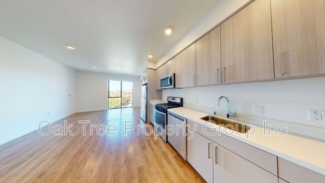 Building Photo - 532 Union St