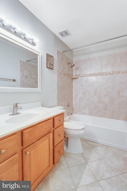 Building Photo - 5707 Waters Edge Landing Court