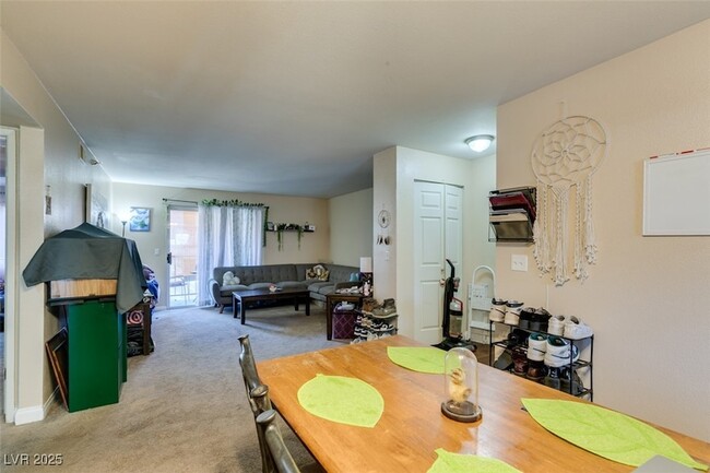 Building Photo - 2750 Durango Dr