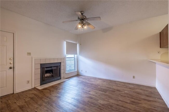 Building Photo - 2414 Longview St