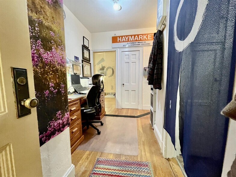 Building Photo - 18 Gray St