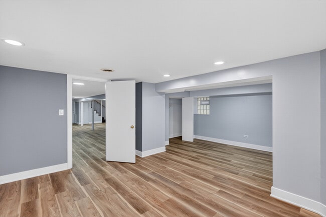 Building Photo - 1657 N Harding Ave