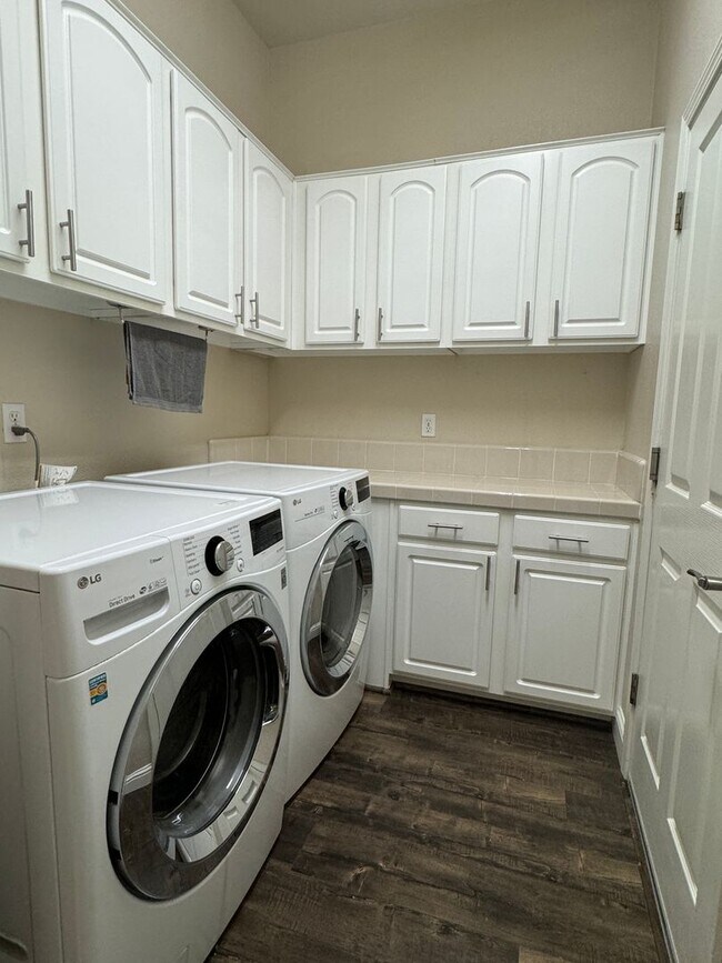 Building Photo - CLEAN AND SPACIOUS ONE STORY, 3 BED, 2 BATH, 2 CAR GARAGE IN WEST SACRAMENTO