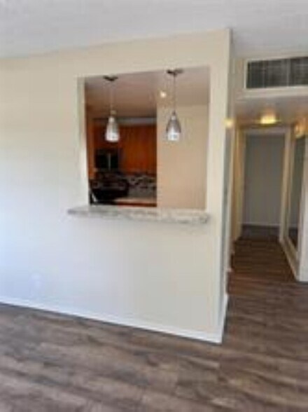 Building Photo - 1407 NE 56th St