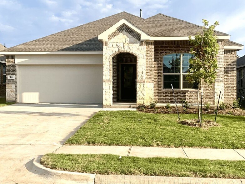 Building Photo - 1201 Sassafras Dr